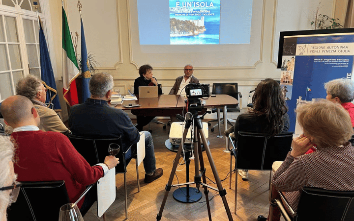 Francesco De Filippo presentato a Bruxelles il nuovo libro